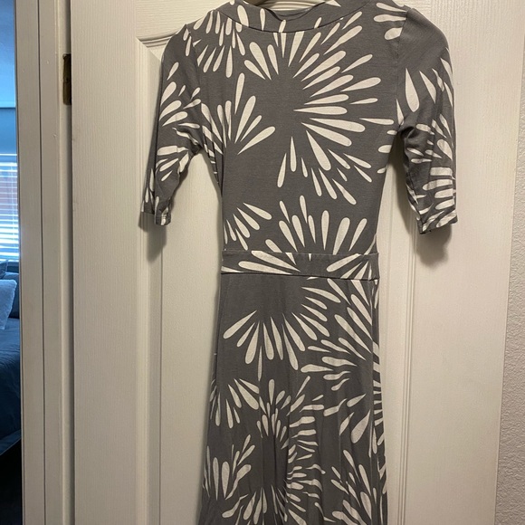 H&M Grey and White Wrap Dress - Picture 4 of 5